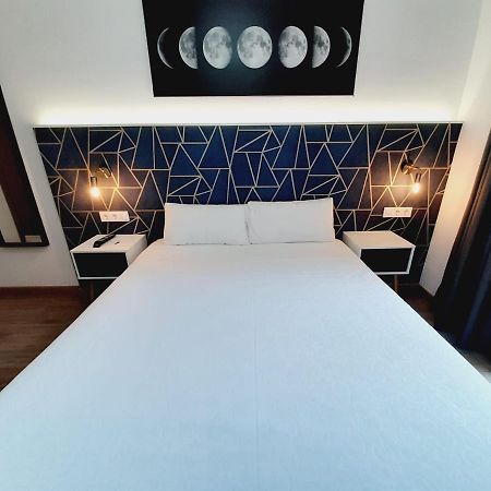 Hostal Laia By Gaiarooms Barcelona Ngoại thất bức ảnh