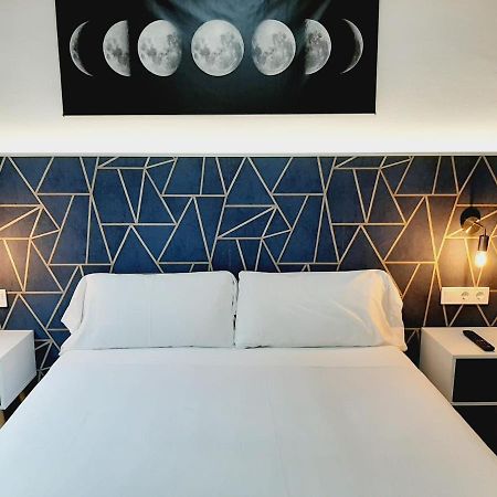 Hostal Laia By Gaiarooms Barcelona Ngoại thất bức ảnh