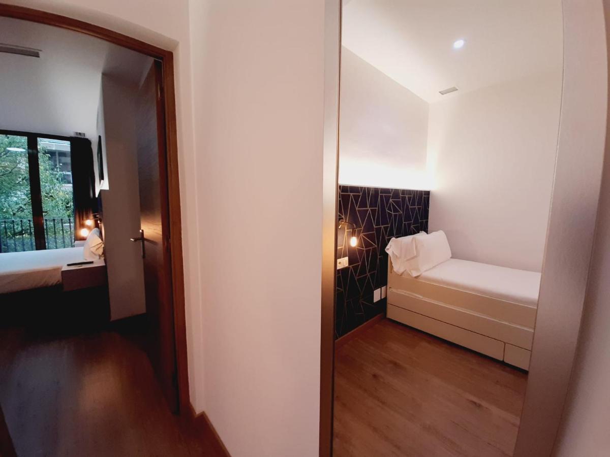 Hostal Laia By Gaiarooms Barcelona Ngoại thất bức ảnh