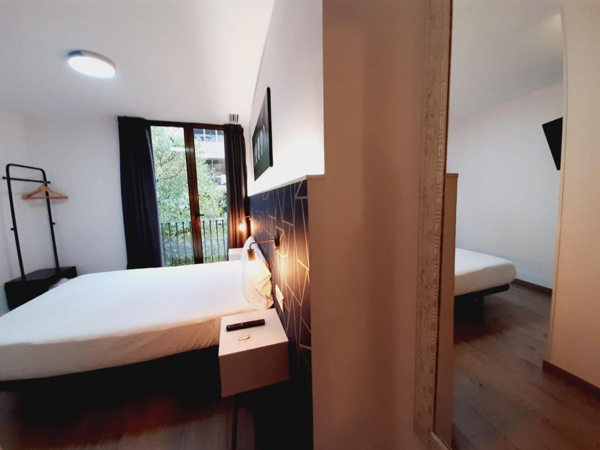 Hostal Laia By Gaiarooms Barcelona Ngoại thất bức ảnh