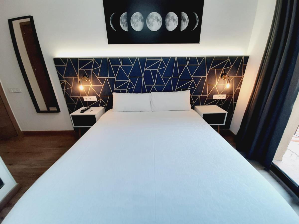 Hostal Laia By Gaiarooms Barcelona Ngoại thất bức ảnh