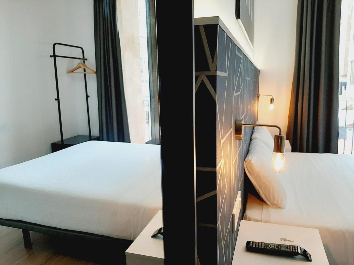 Hostal Laia By Gaiarooms Barcelona Ngoại thất bức ảnh