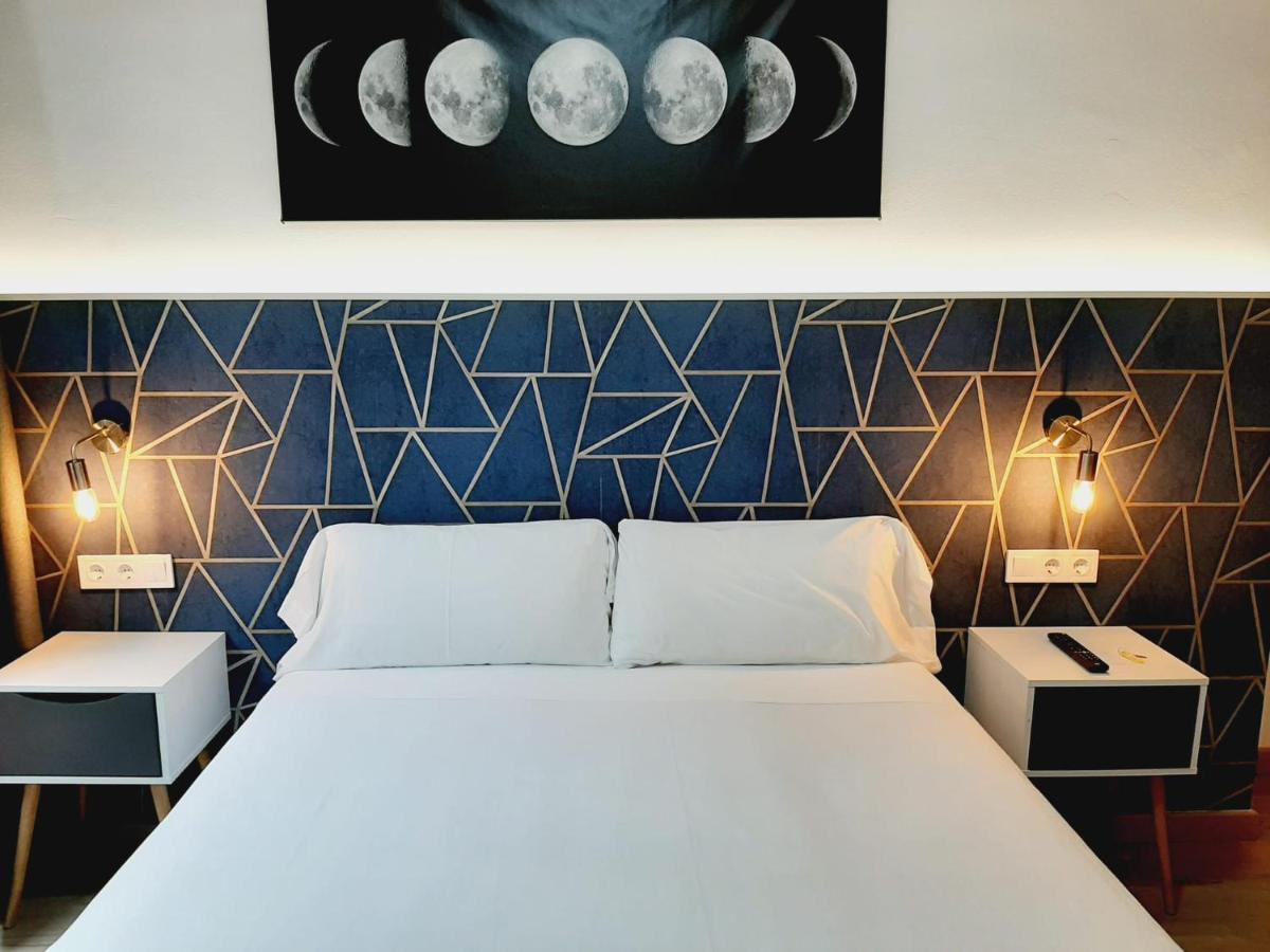 Hostal Laia By Gaiarooms Barcelona Ngoại thất bức ảnh