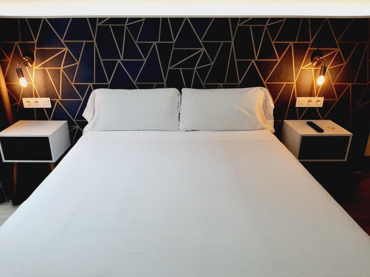 Hostal Laia By Gaiarooms Barcelona Ngoại thất bức ảnh